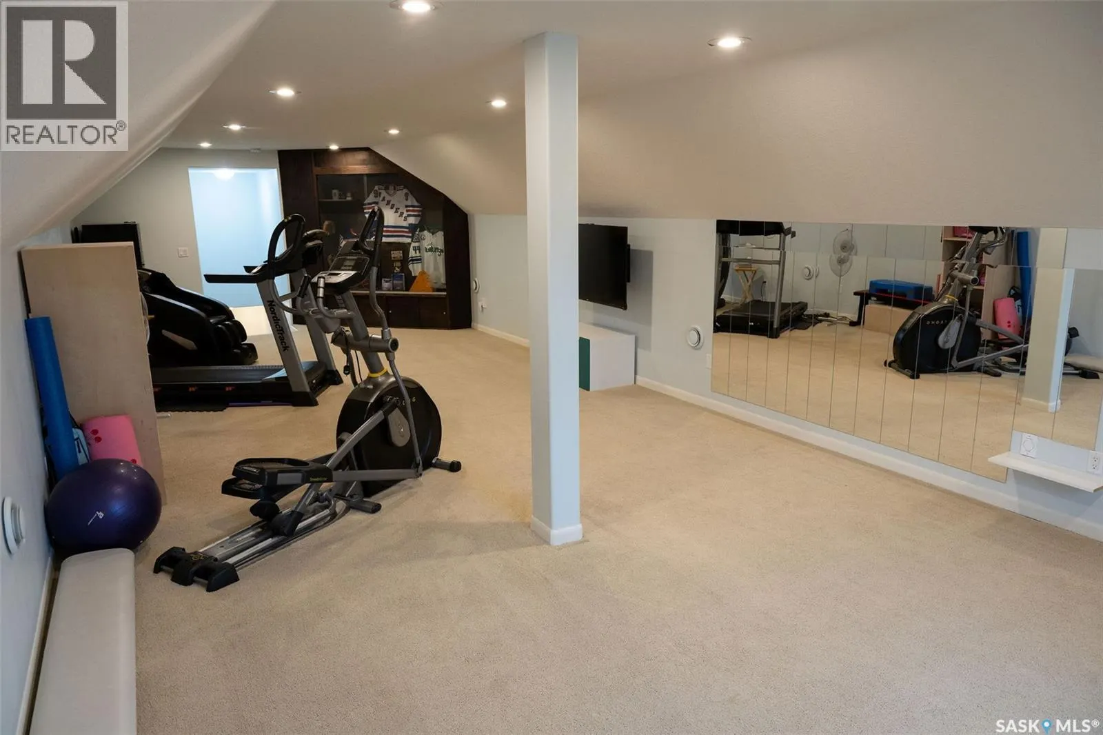 15 Broadway STREET S