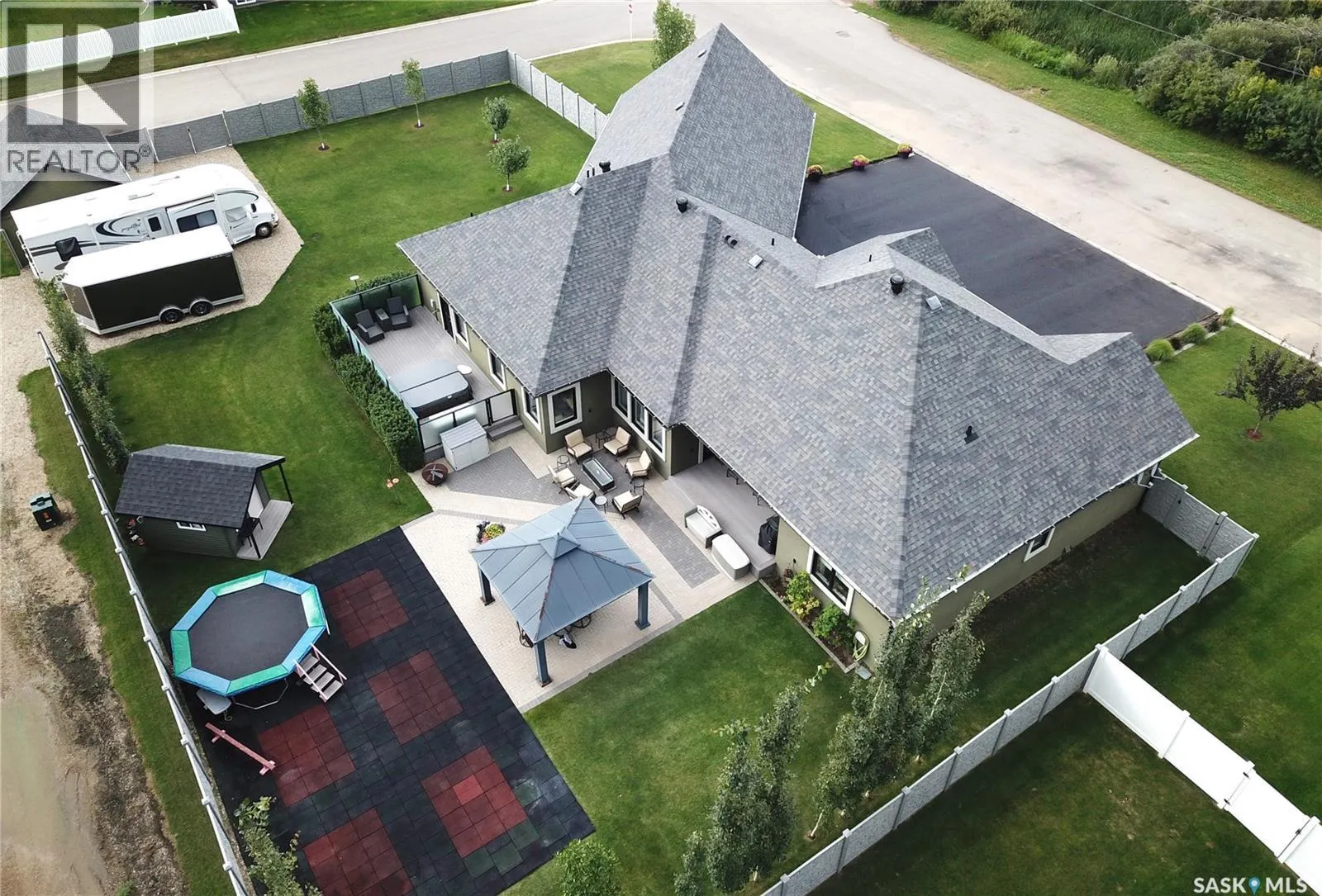 15 Broadway STREET S