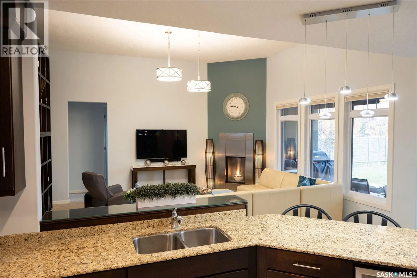 15 Broadway STREET S