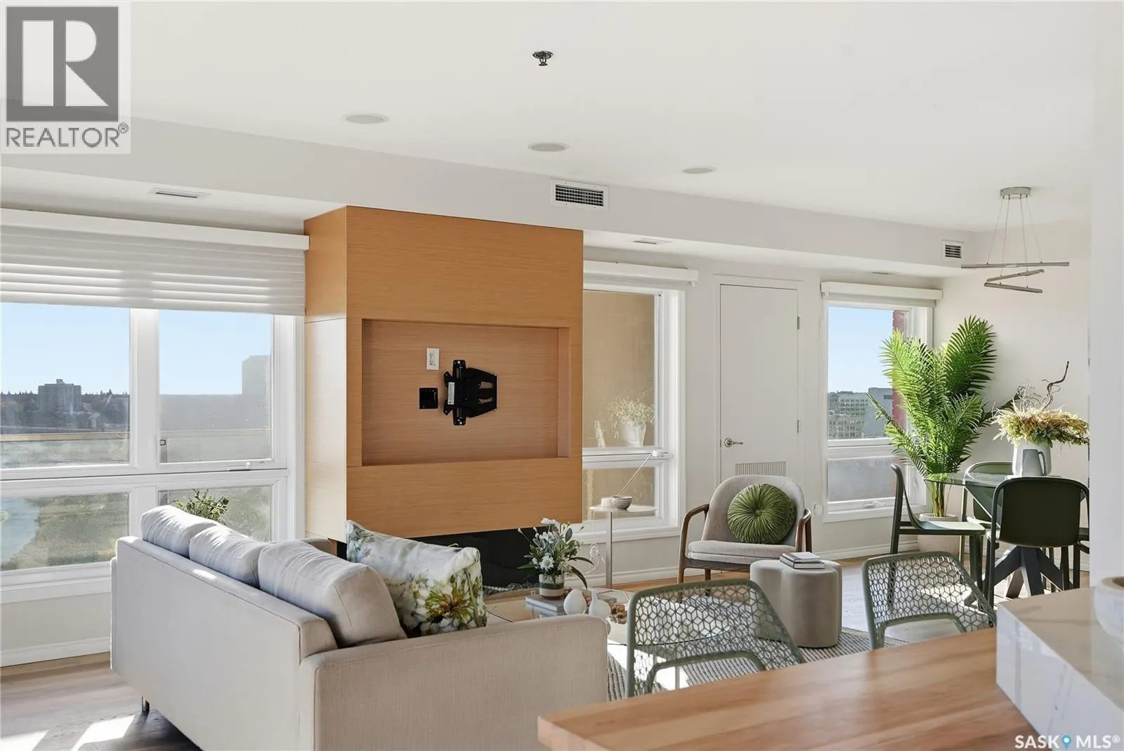 1308 902 Spadina CRESCENT E