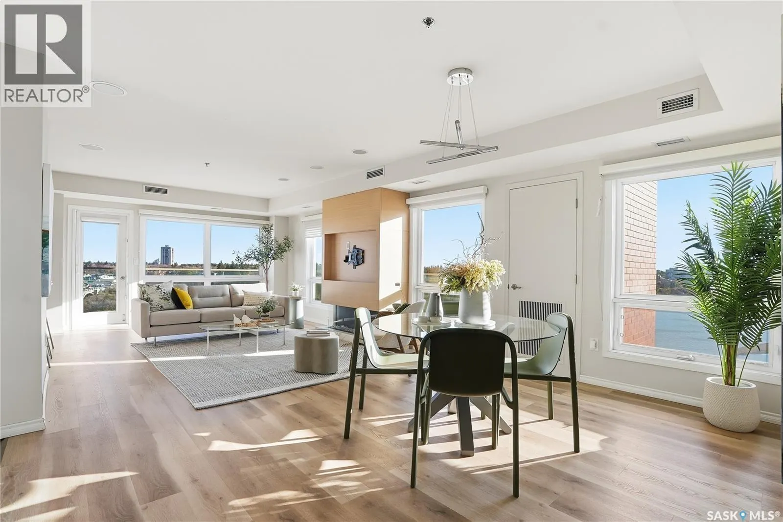 1308 902 Spadina CRESCENT E