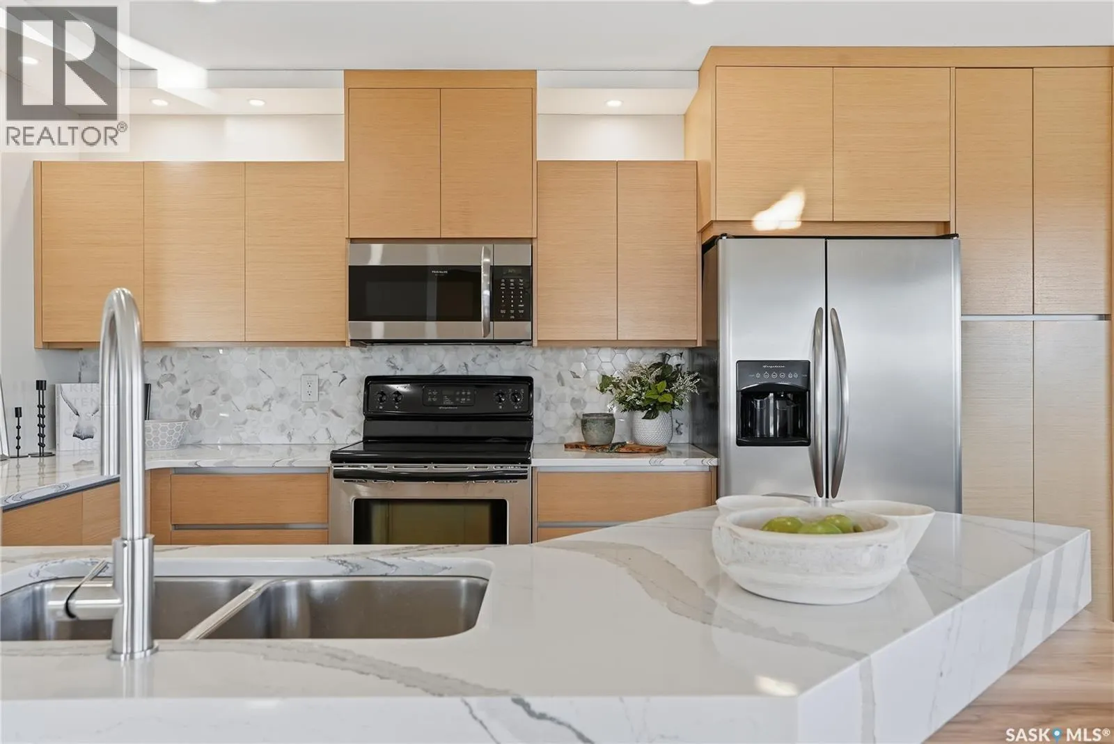 1308 902 Spadina CRESCENT E