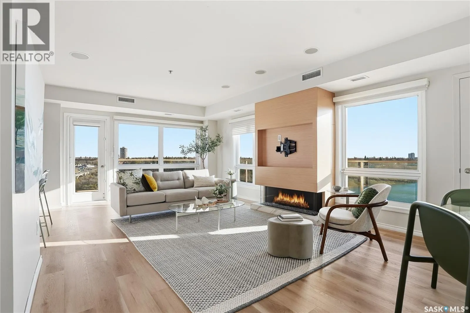 1308 902 Spadina CRESCENT E