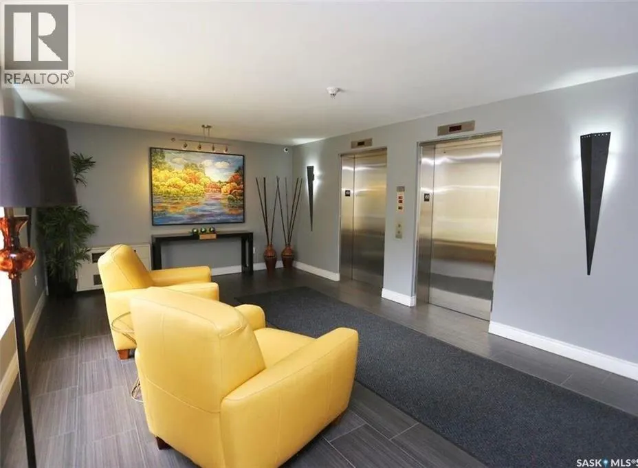 1308 902 Spadina CRESCENT E