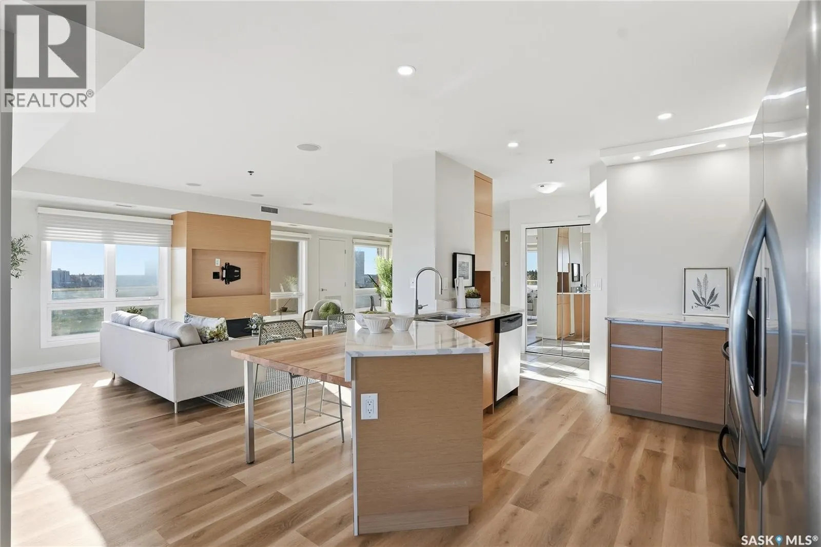 1308 902 Spadina CRESCENT E