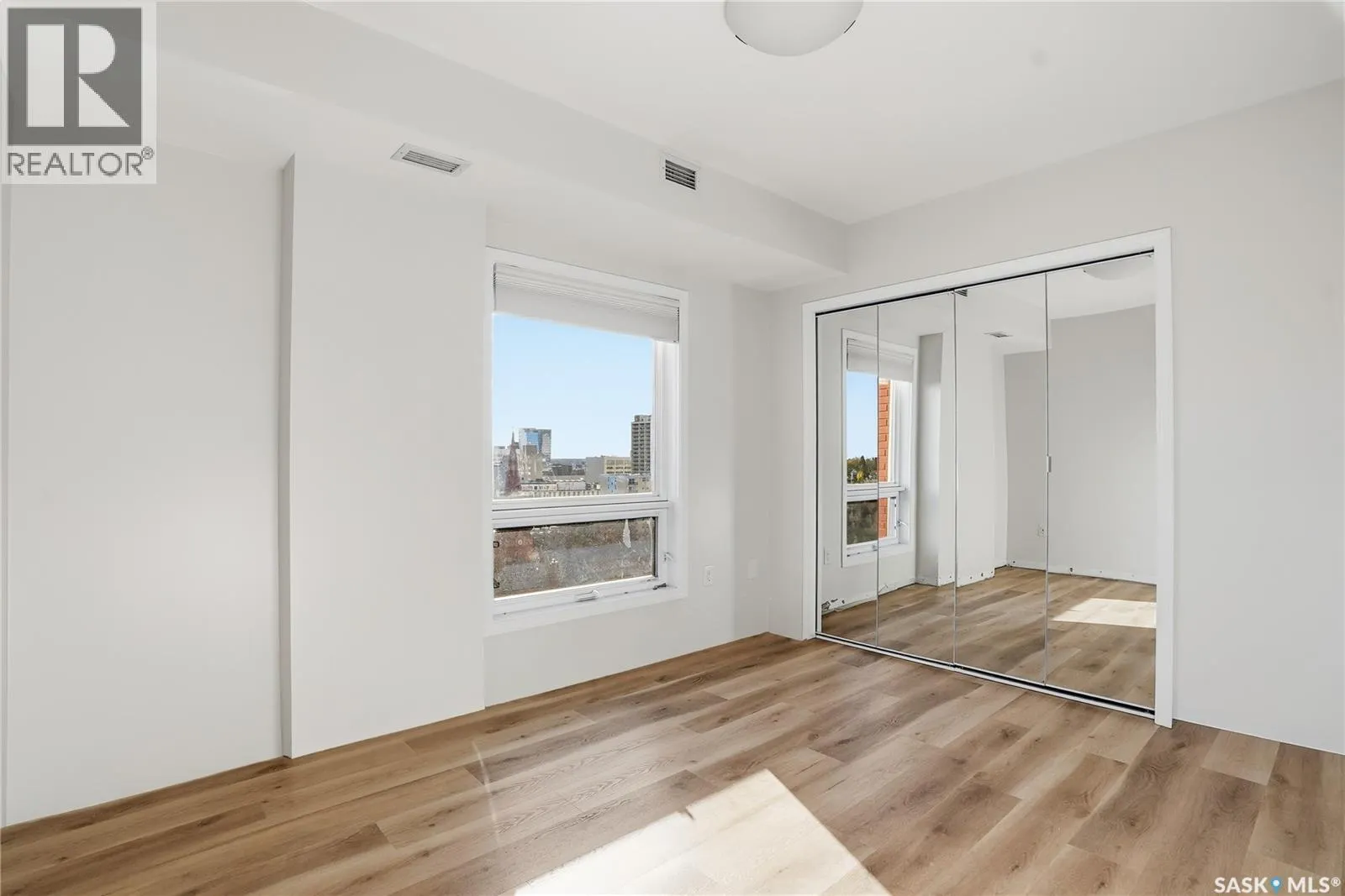 1308 902 Spadina CRESCENT E