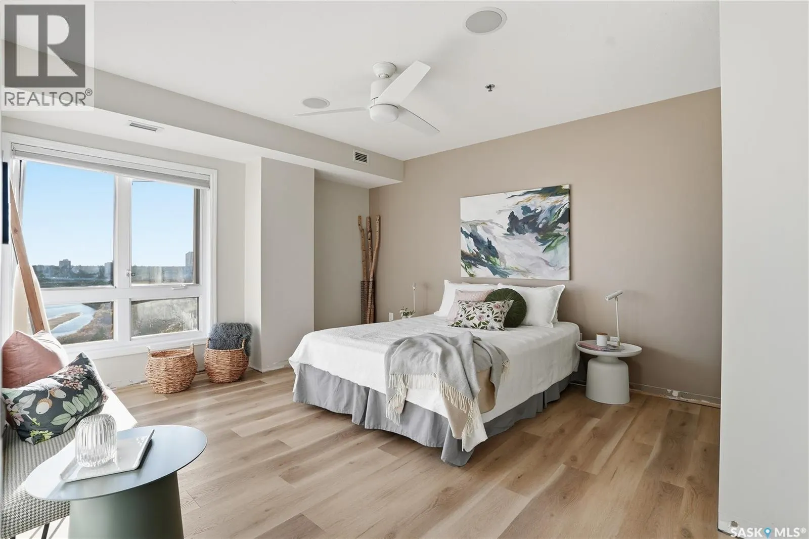 1308 902 Spadina CRESCENT E