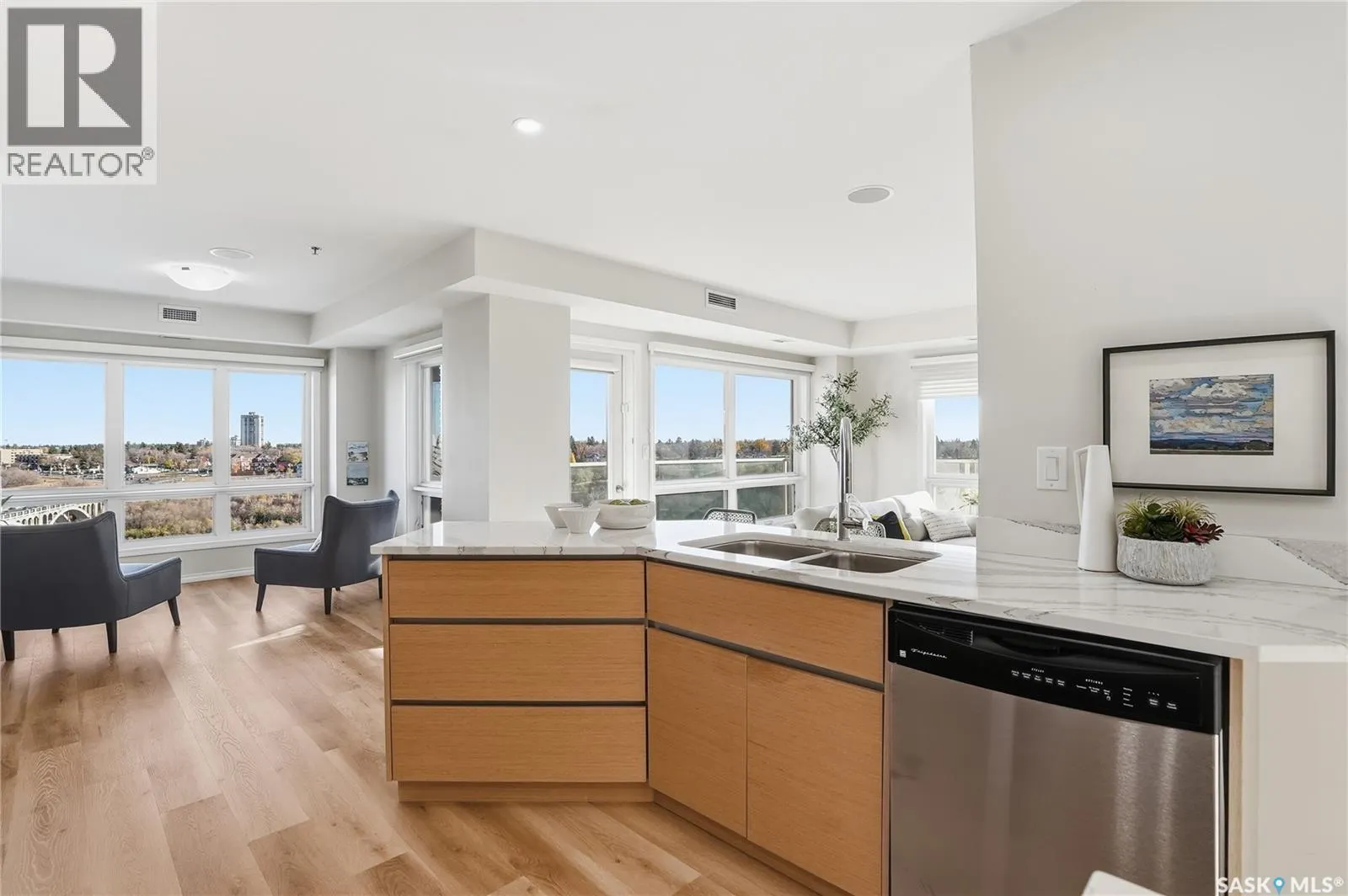 1308 902 Spadina CRESCENT E