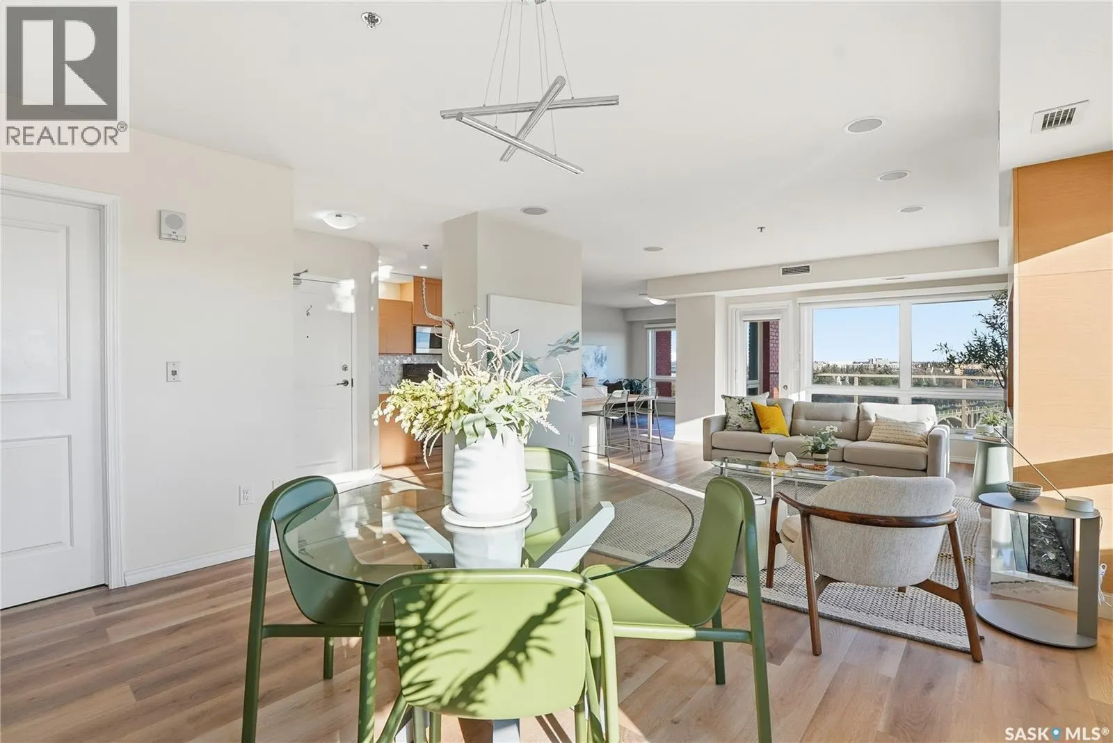 1308 902 Spadina CRESCENT E