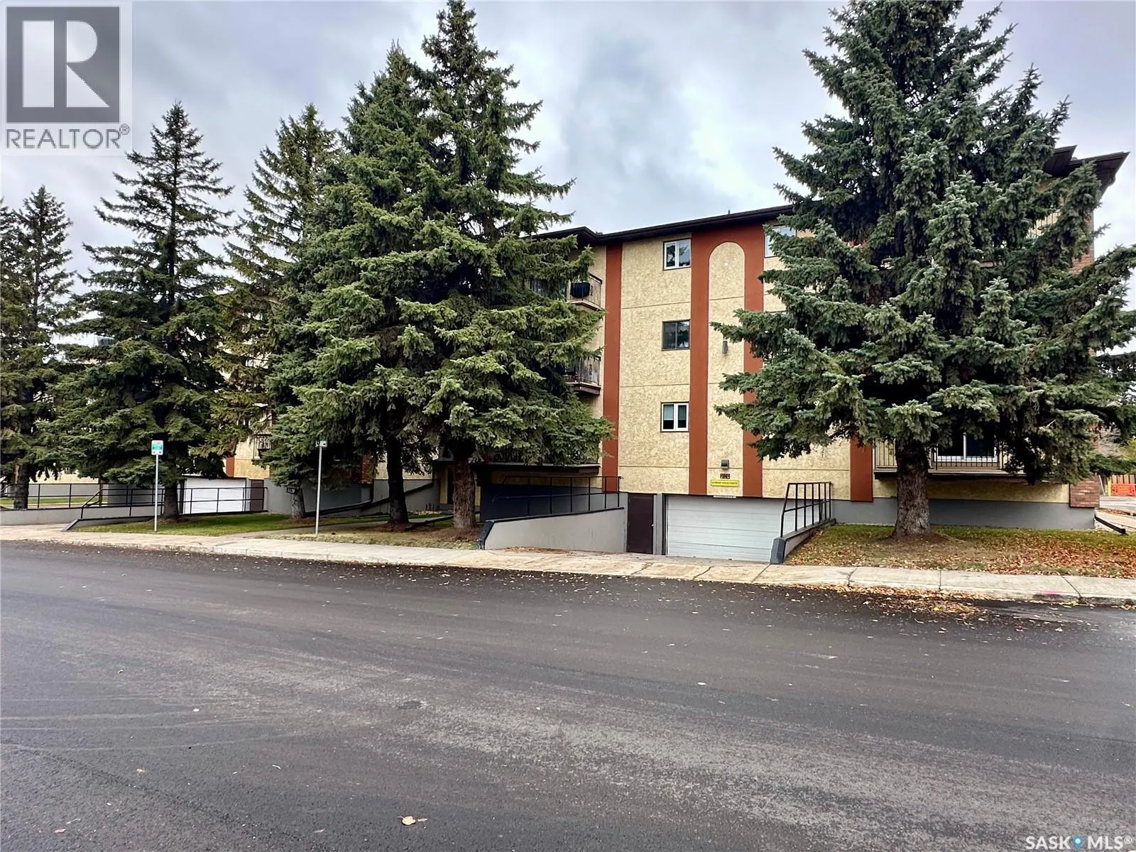 101 3120 Louise STREET E