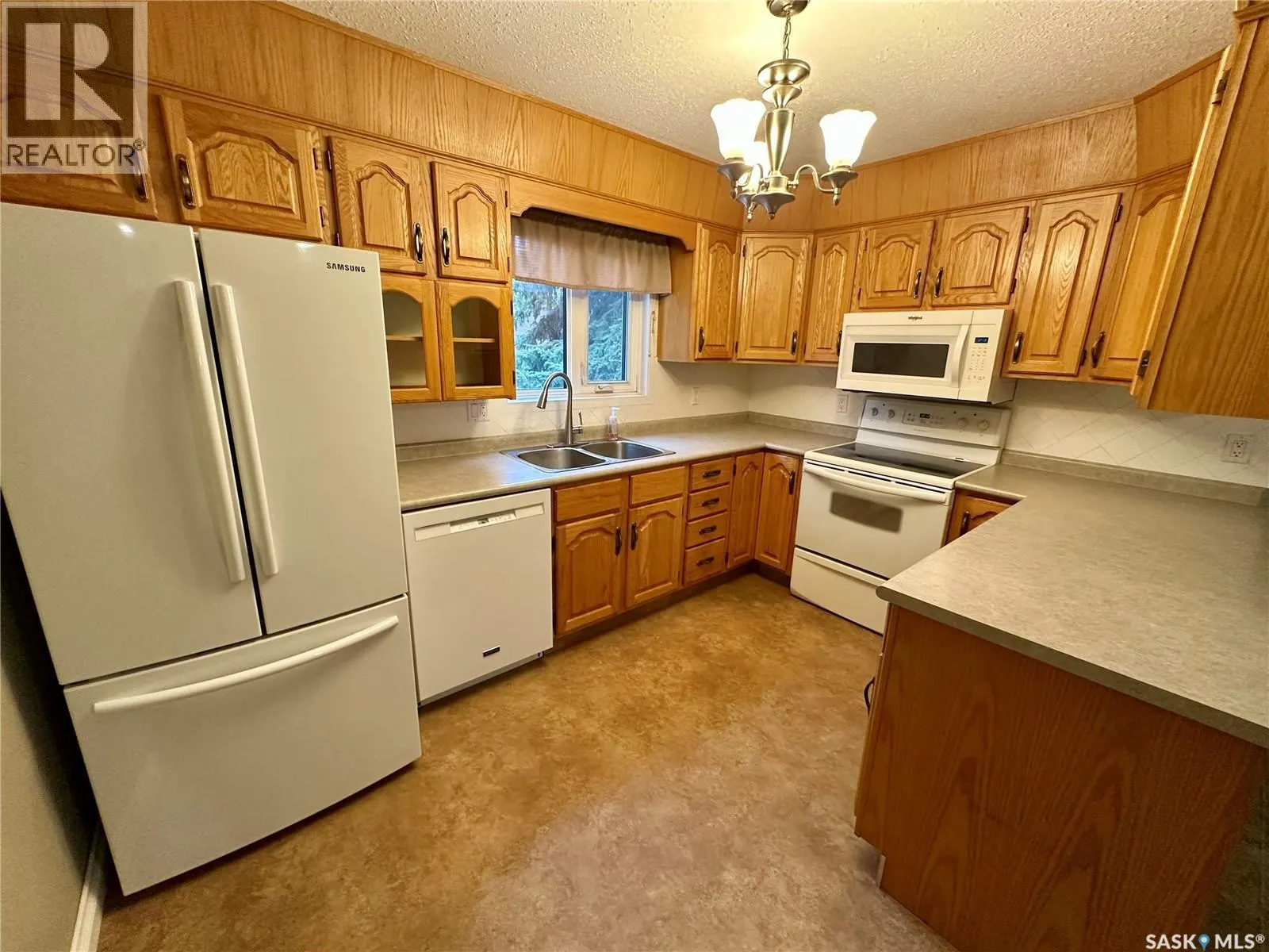 101 3120 Louise STREET E