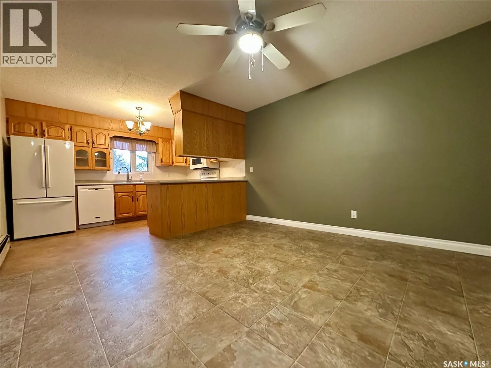 101 3120 Louise STREET E