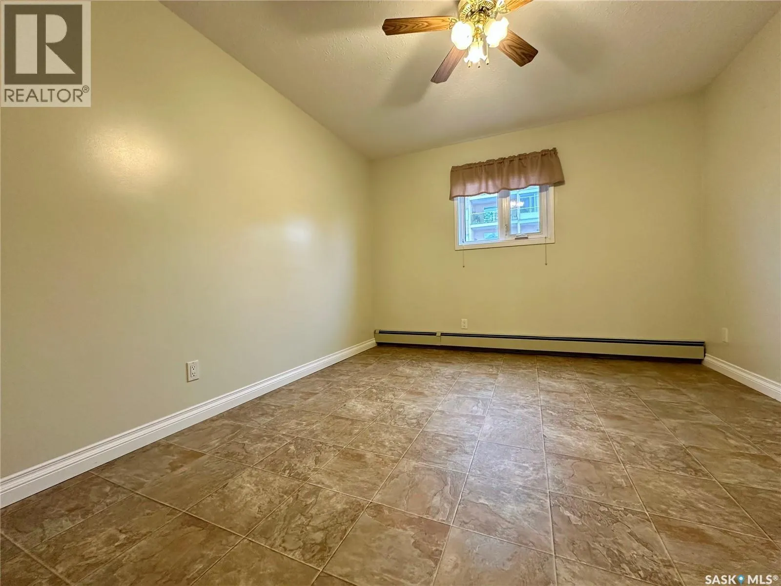 101 3120 Louise STREET E