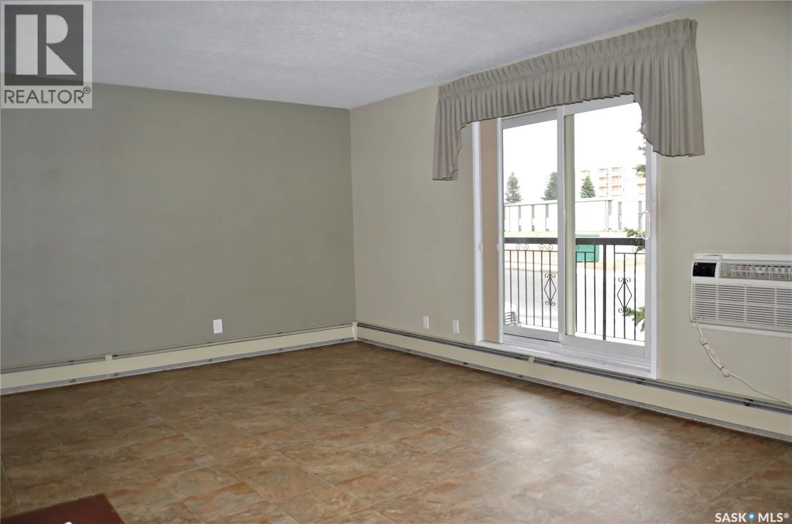 101 3120 Louise STREET E