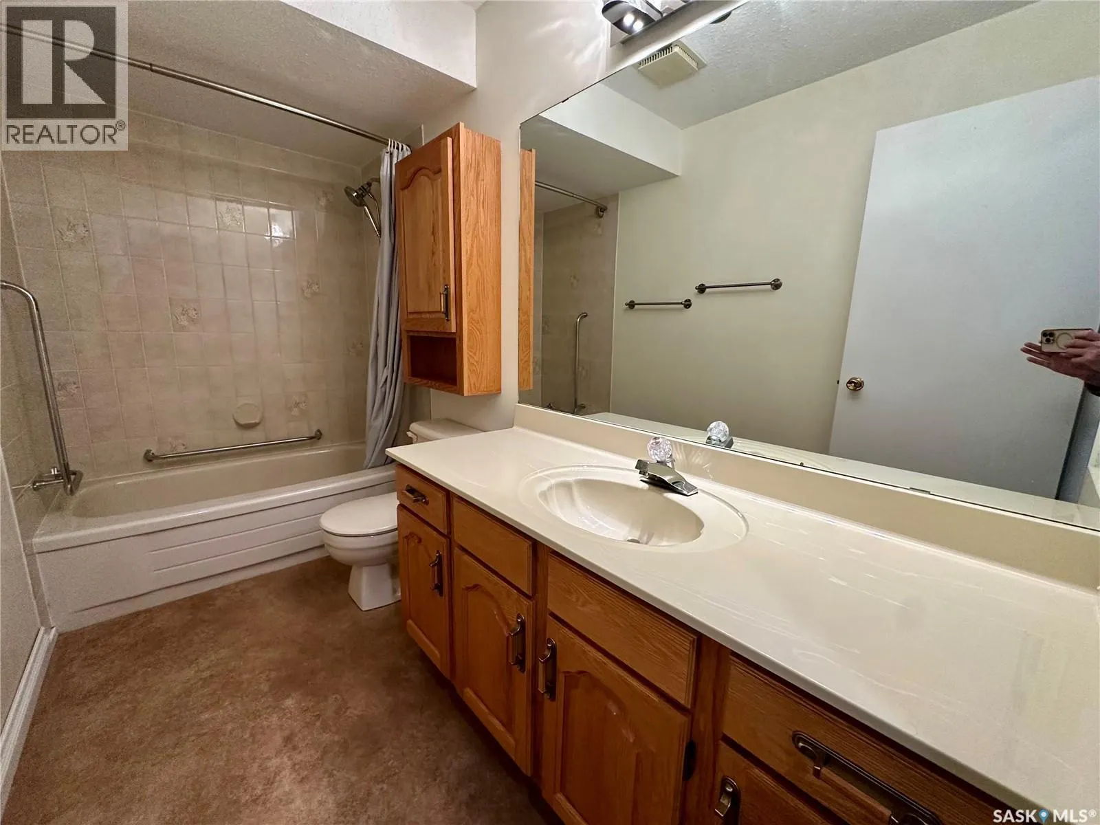 101 3120 Louise STREET E