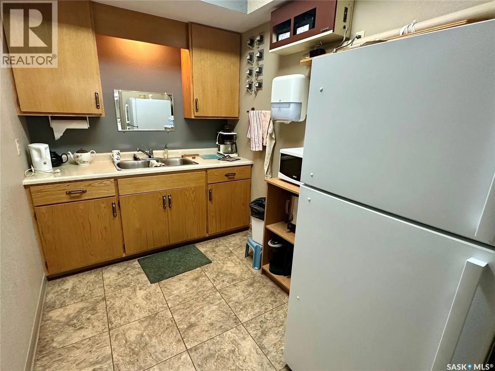 101 3120 Louise STREET E