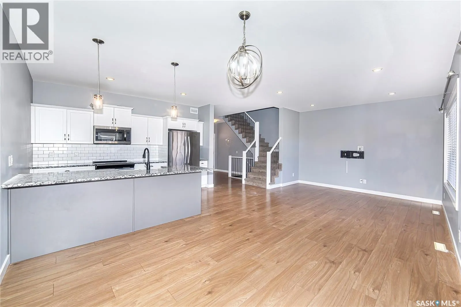 1049 Kolynchuk CRESCENT