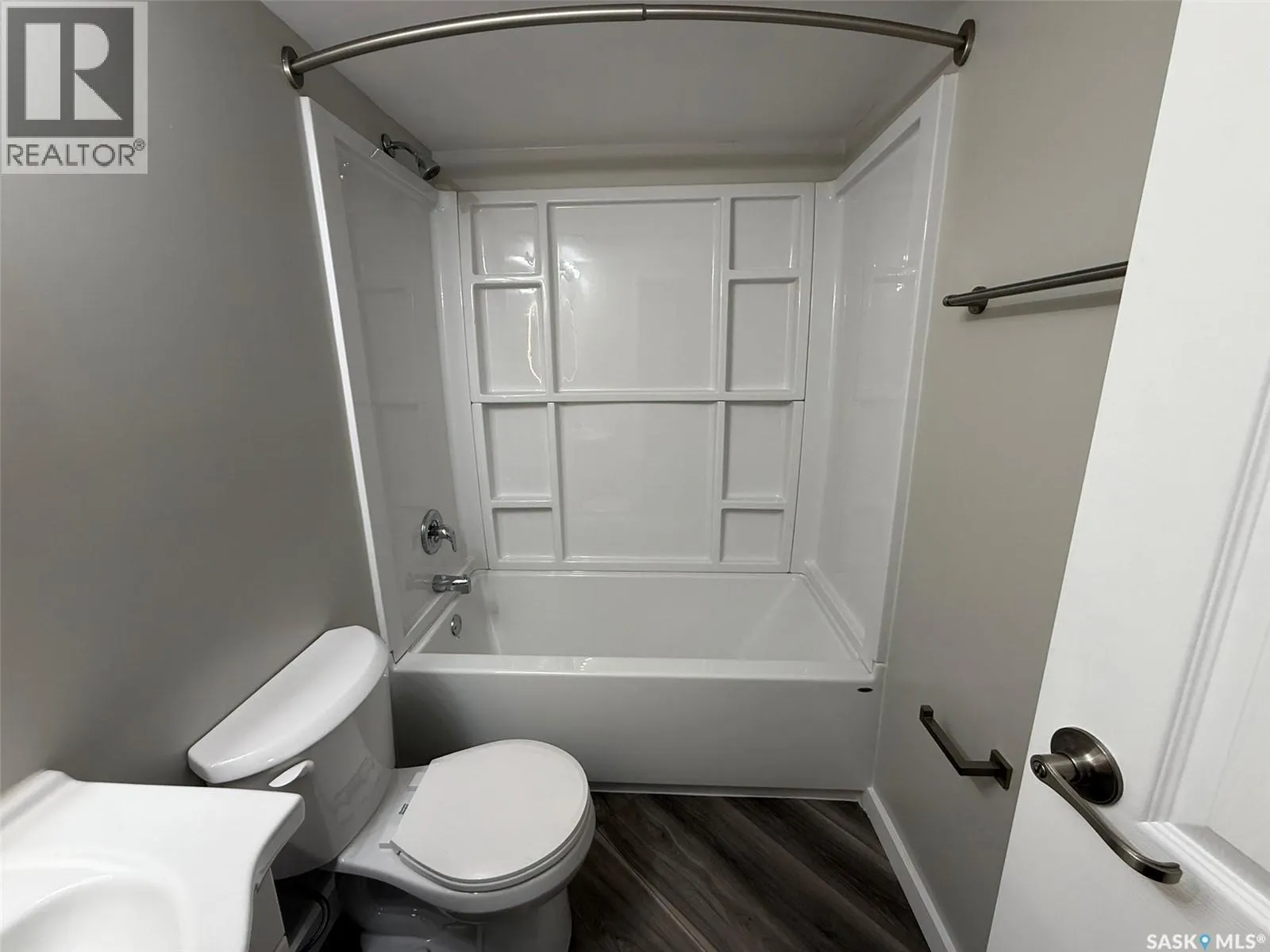 101 1822 Eaglesham AVENUE