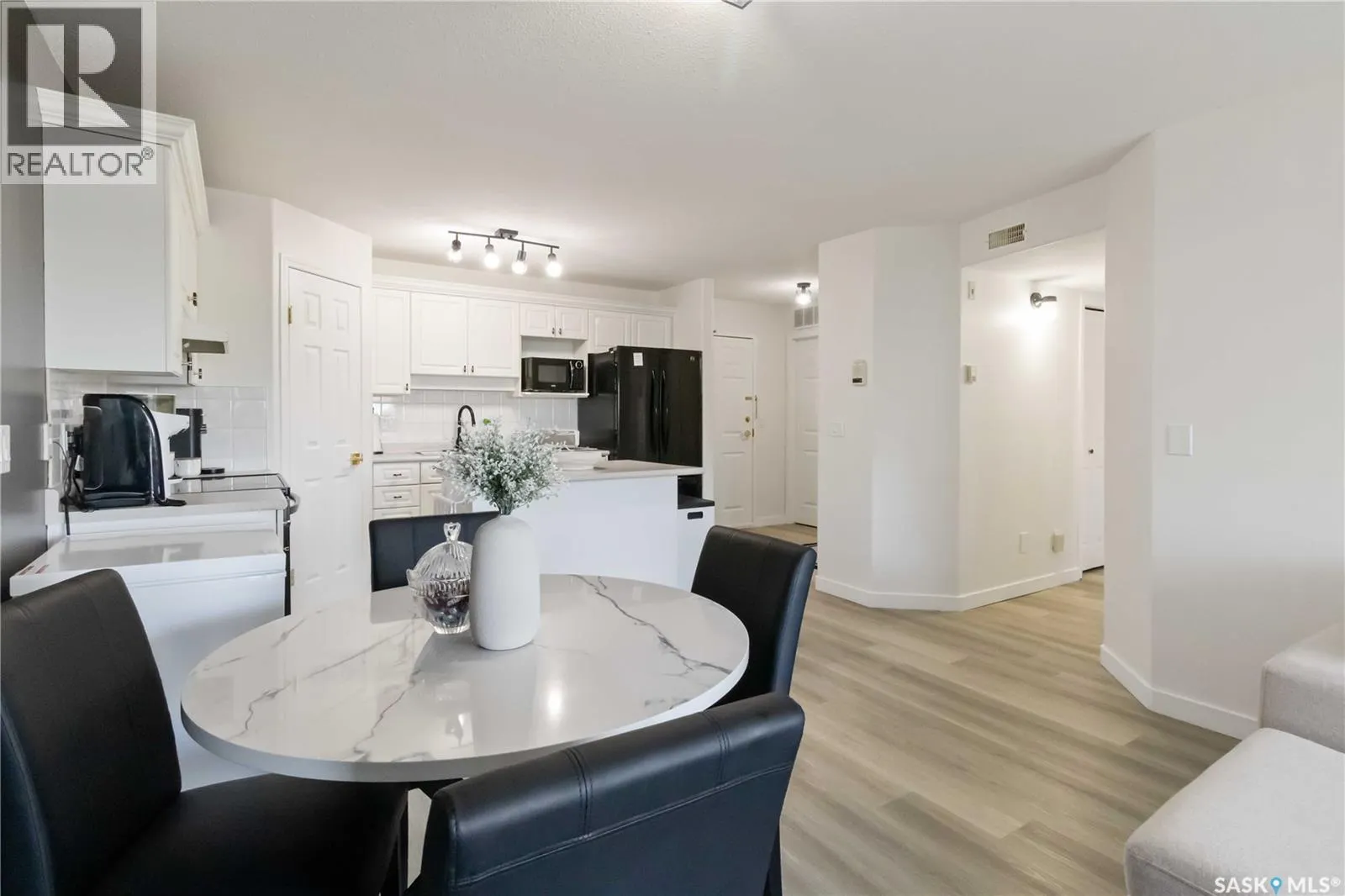 205 930 Heritage VIEW