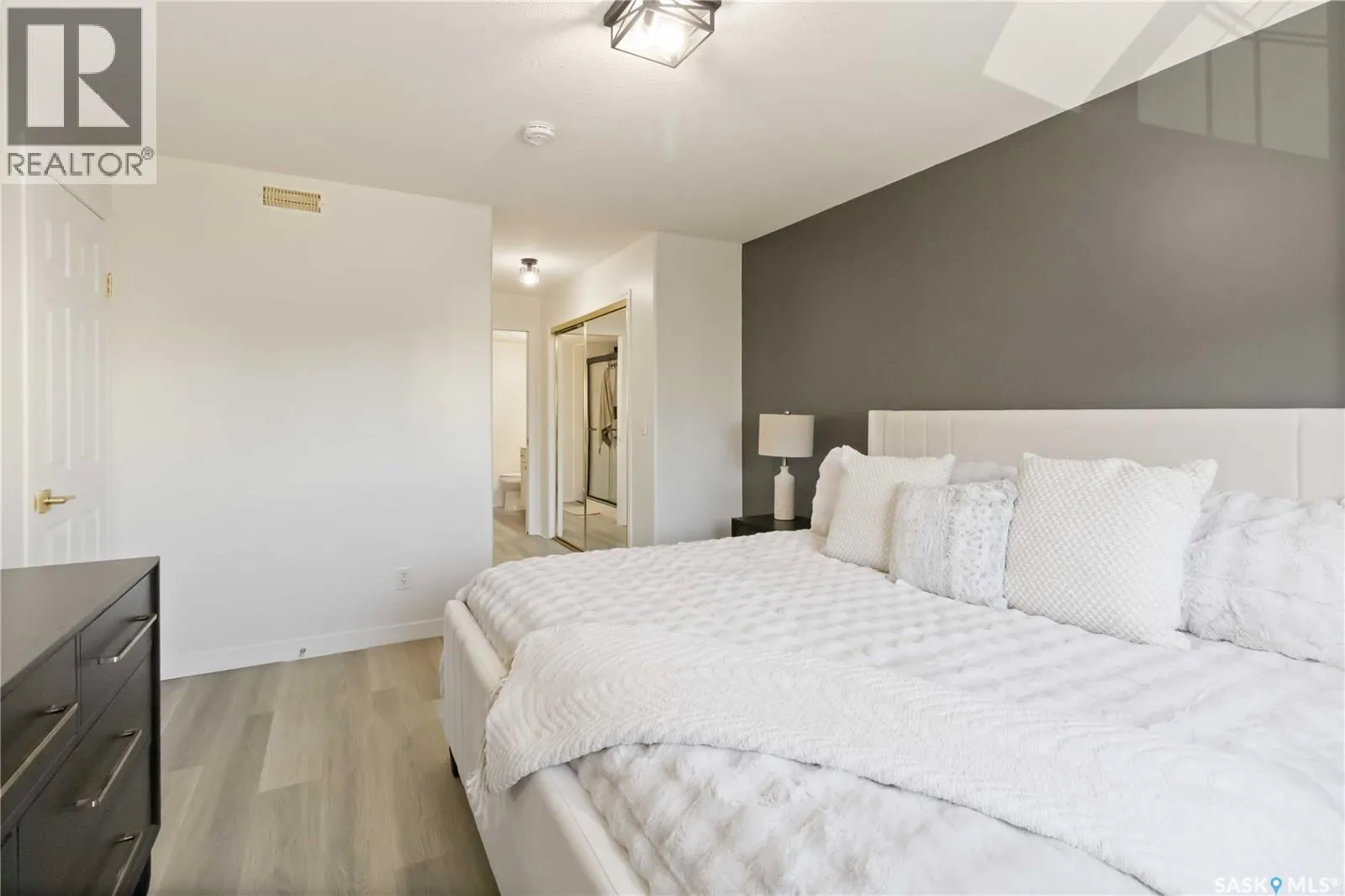 205 930 Heritage VIEW