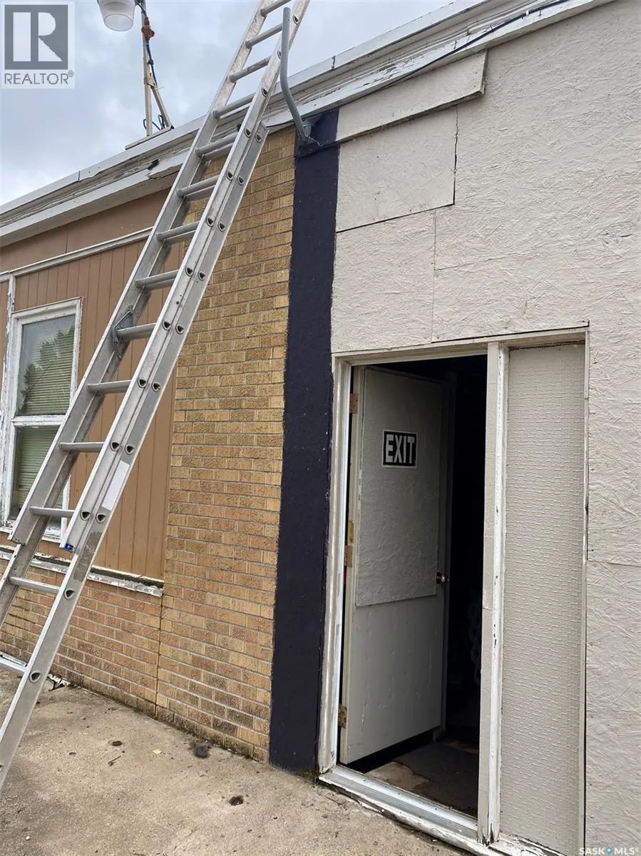 1010 Gladstone STREET