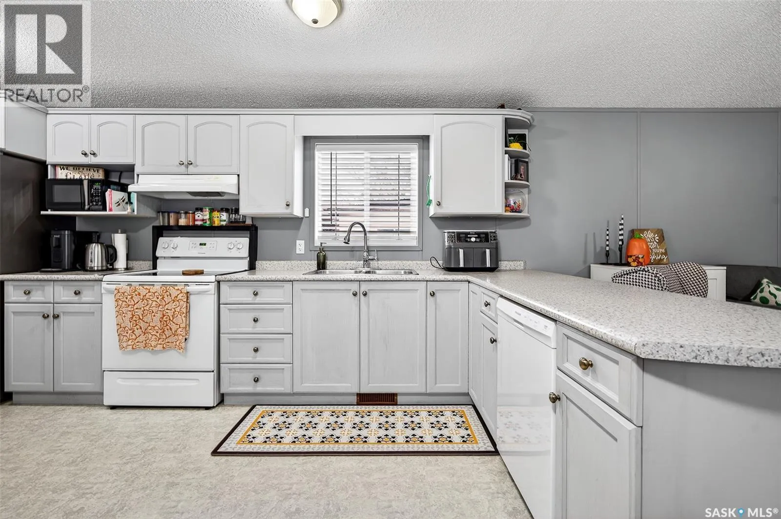 F5 1295 9th AVENUE NE