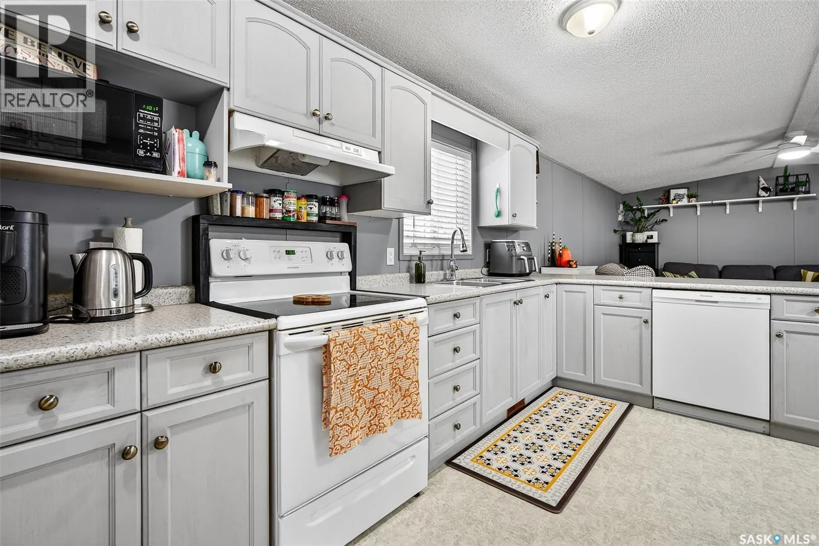 F5 1295 9th AVENUE NE