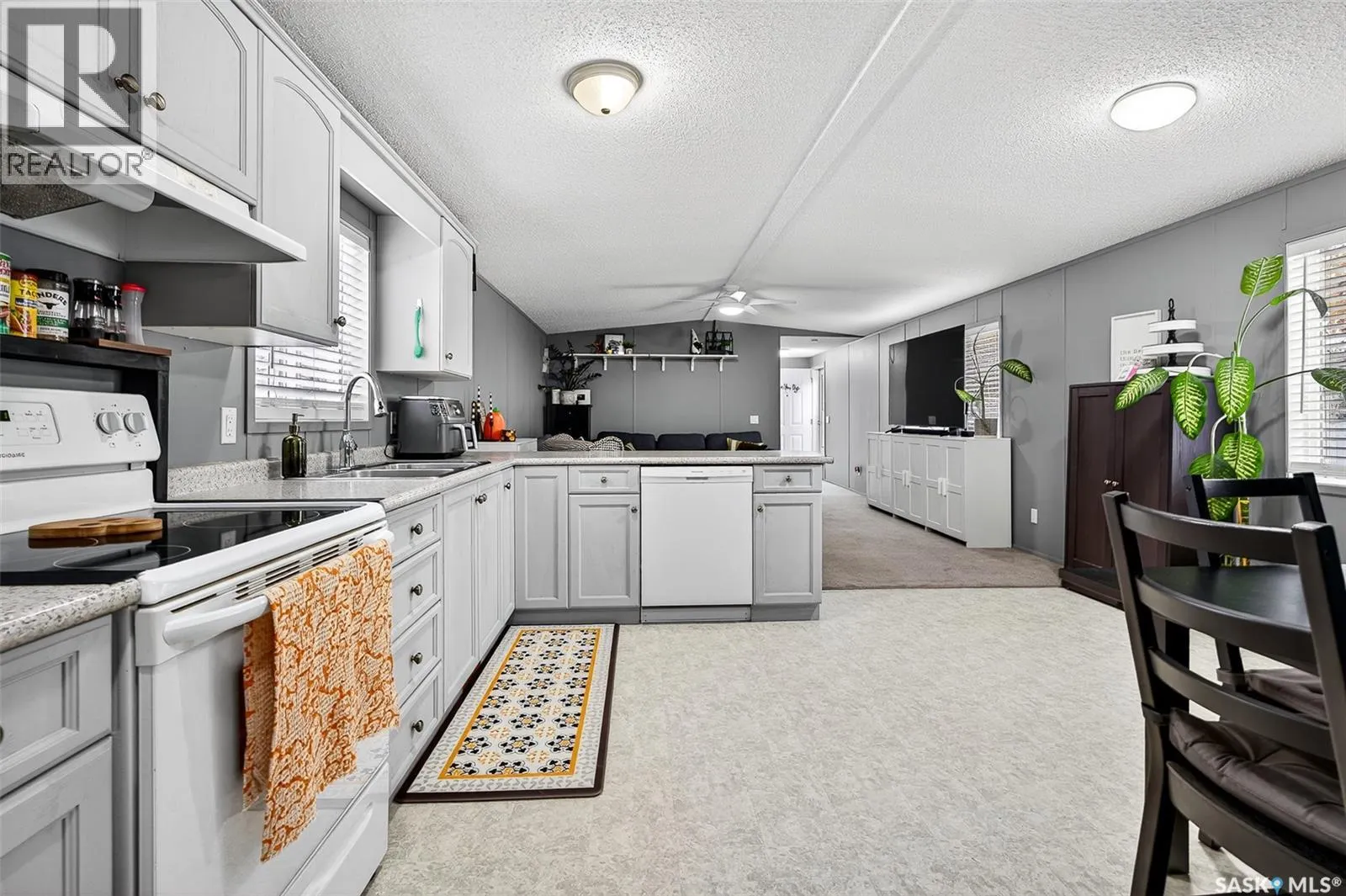 F5 1295 9th AVENUE NE