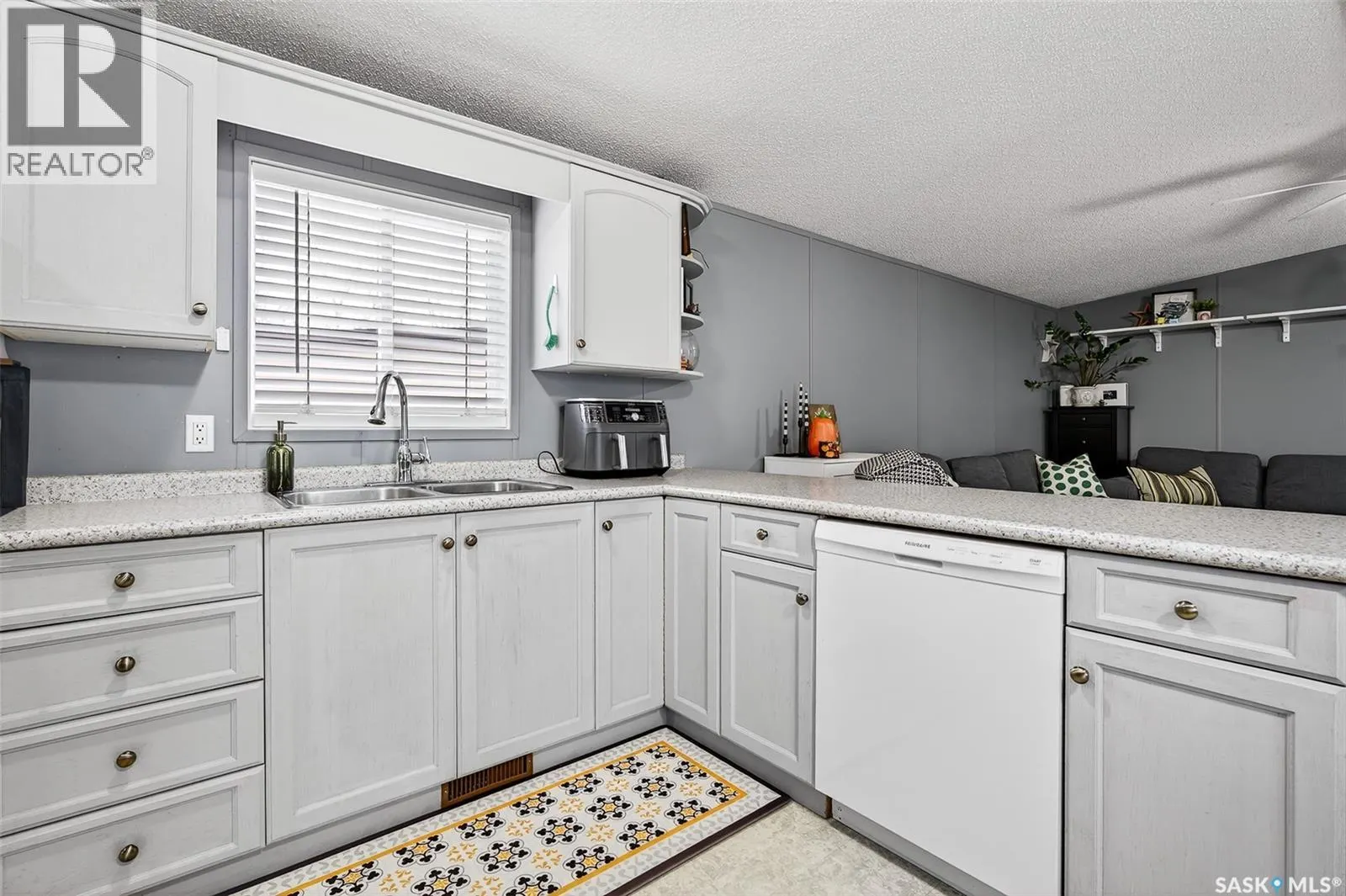 F5 1295 9th AVENUE NE