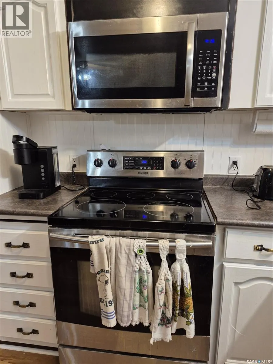 804 Railway AVENUE N