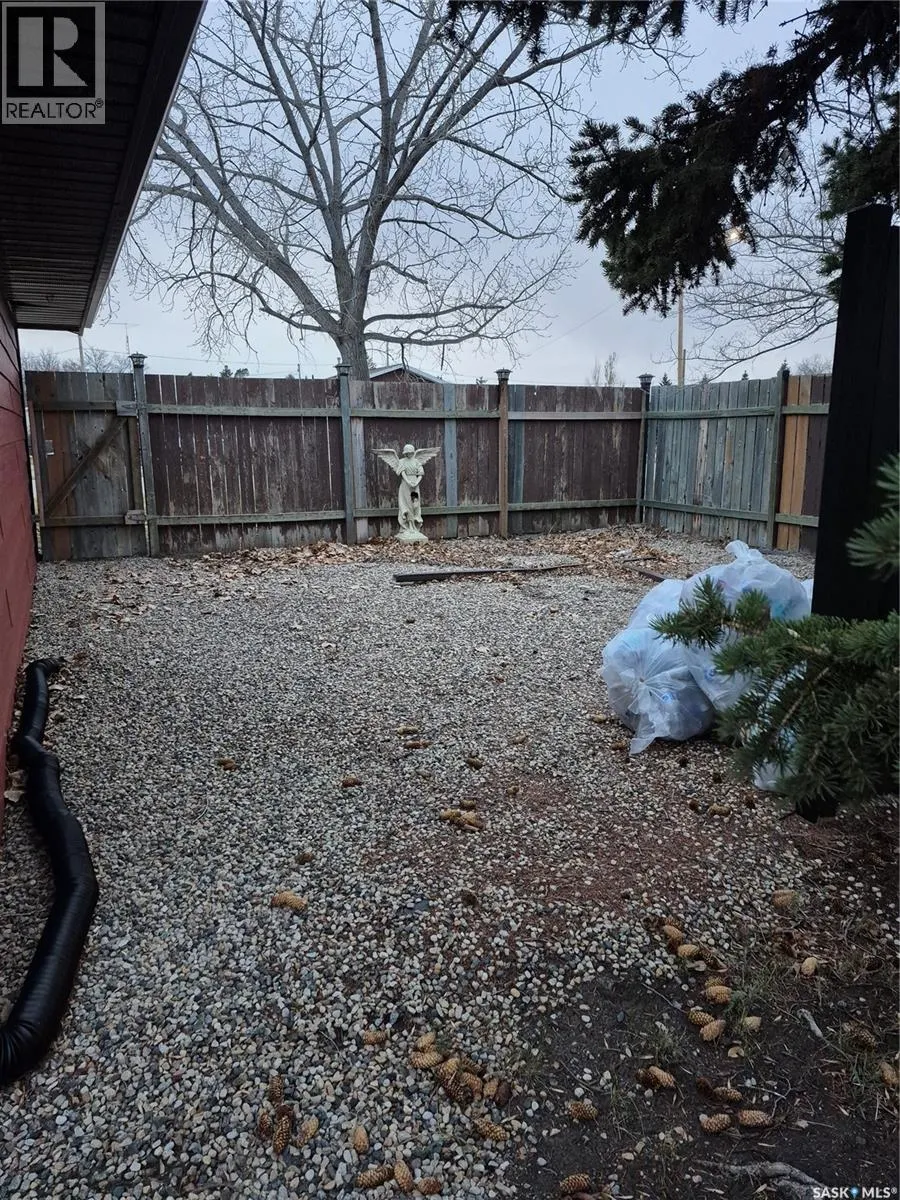 804 Railway AVENUE N