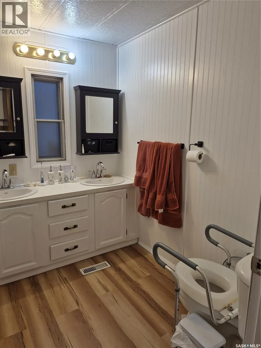 804 Railway AVENUE N