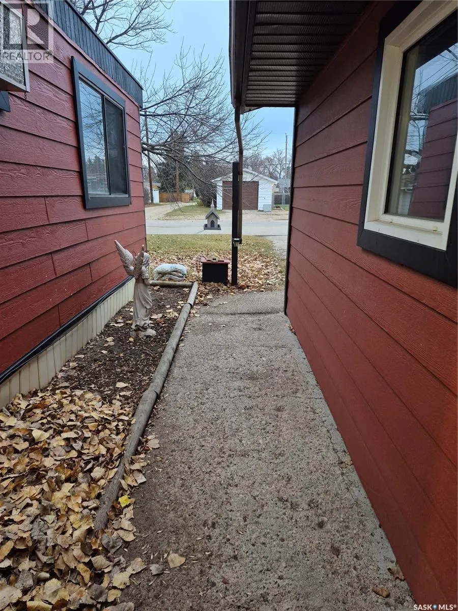 804 Railway AVENUE N