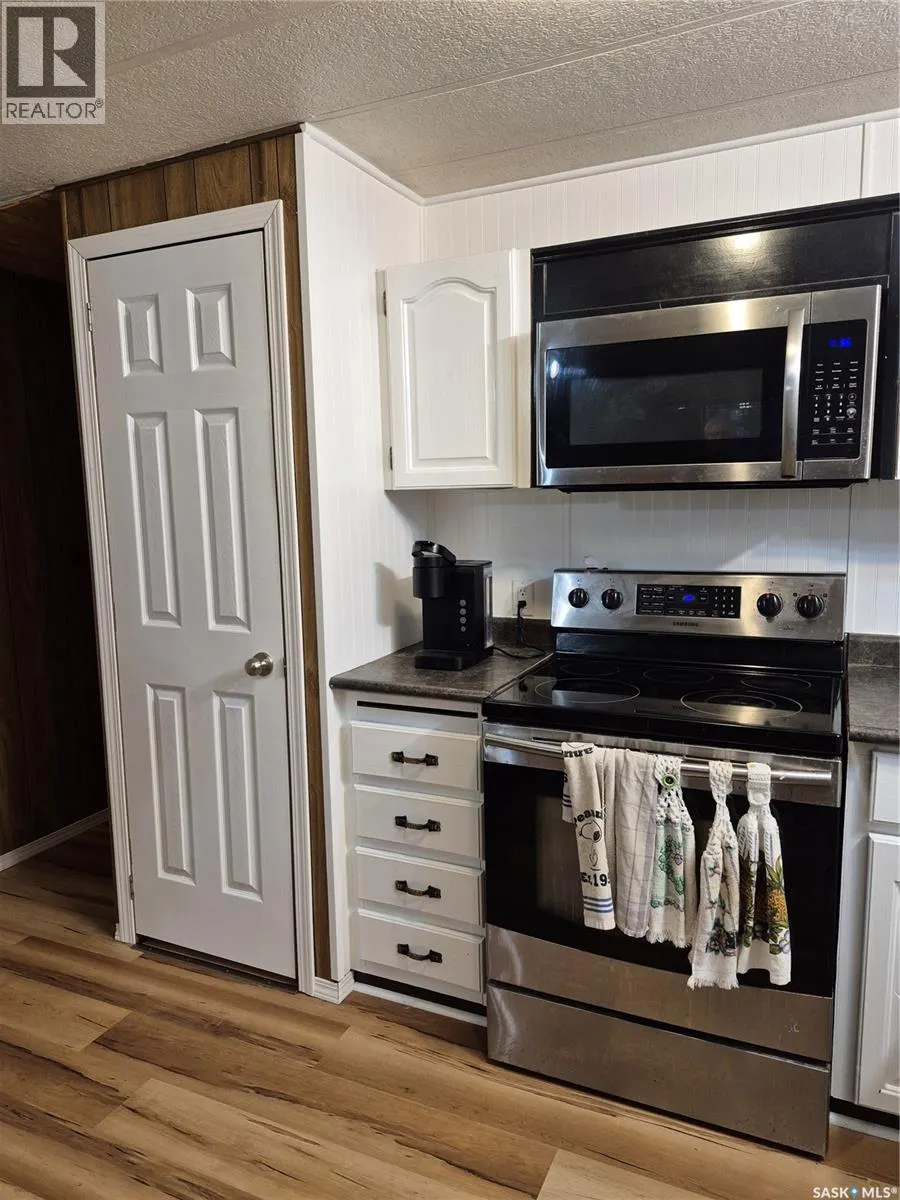 804 Railway AVENUE N