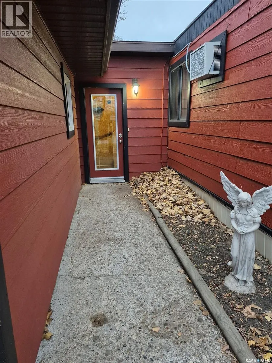 804 Railway AVENUE N