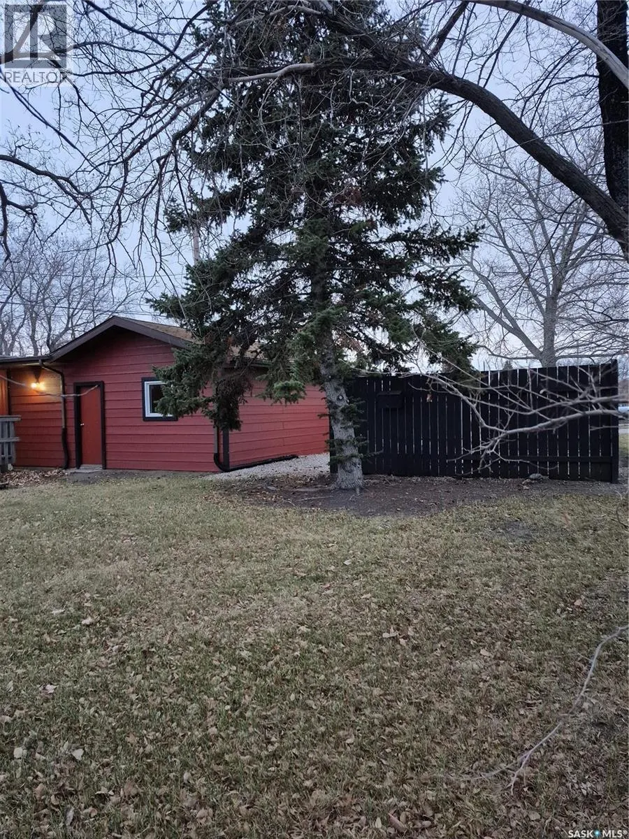 804 Railway AVENUE N