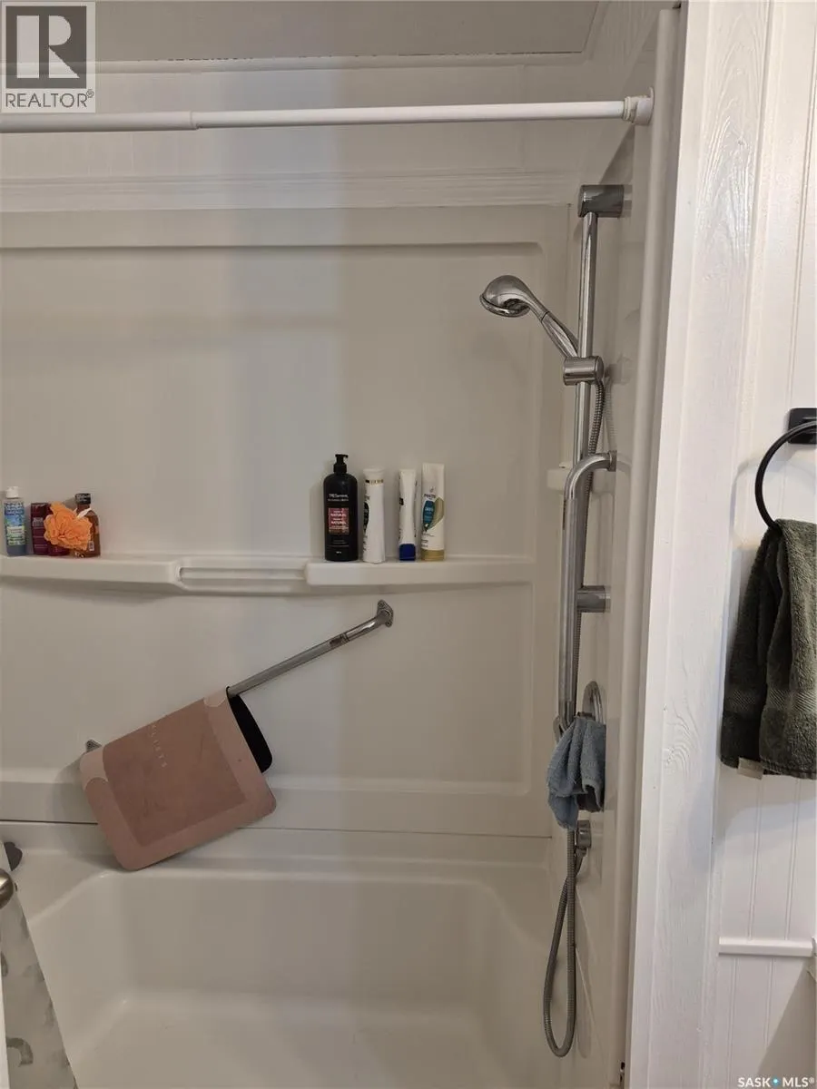 804 Railway AVENUE N