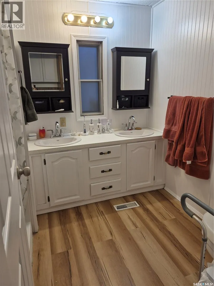 804 Railway AVENUE N