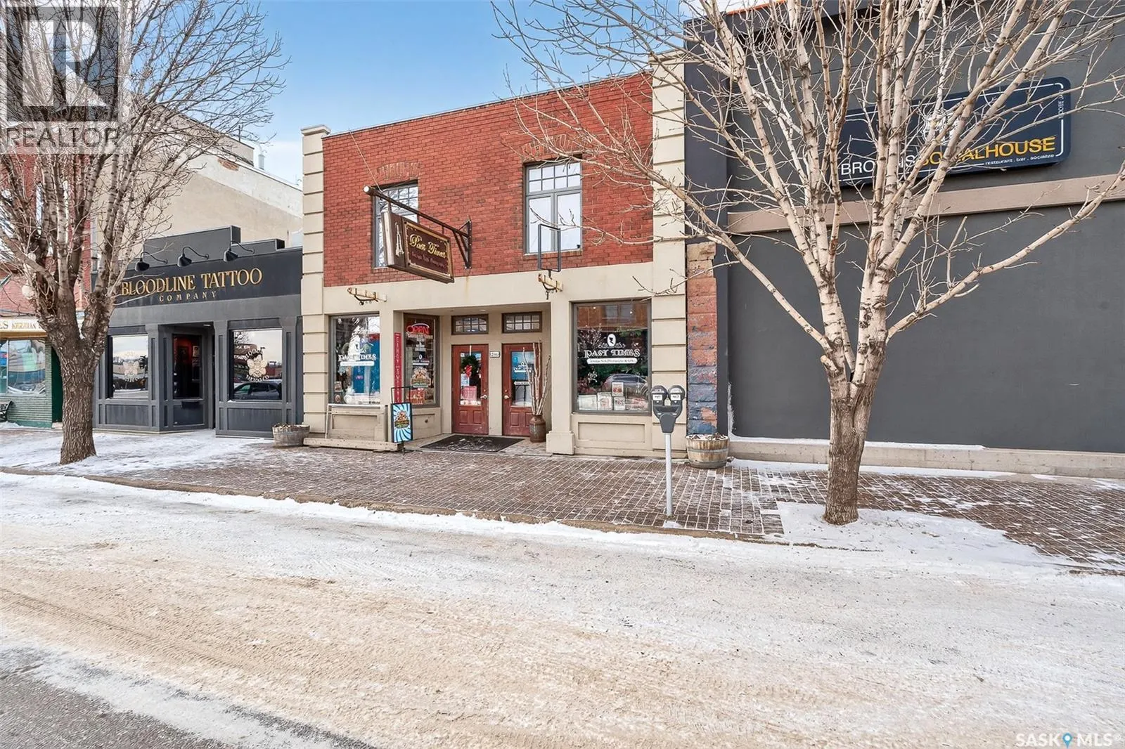 26 Main STREET N