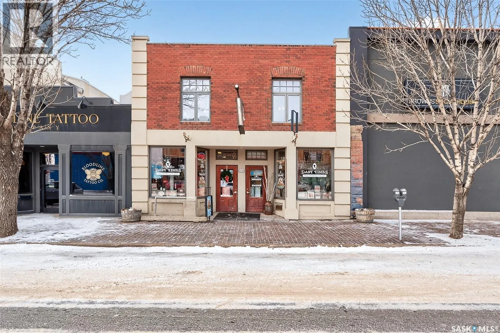 26 Main STREET N