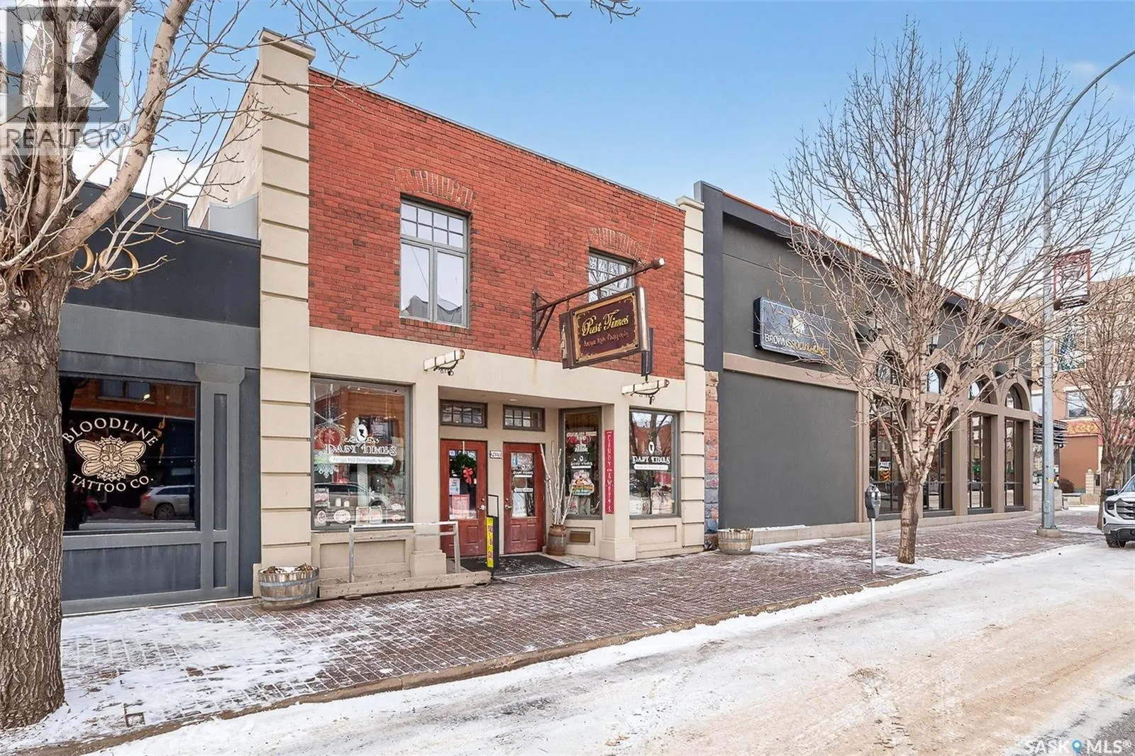26 Main STREET N