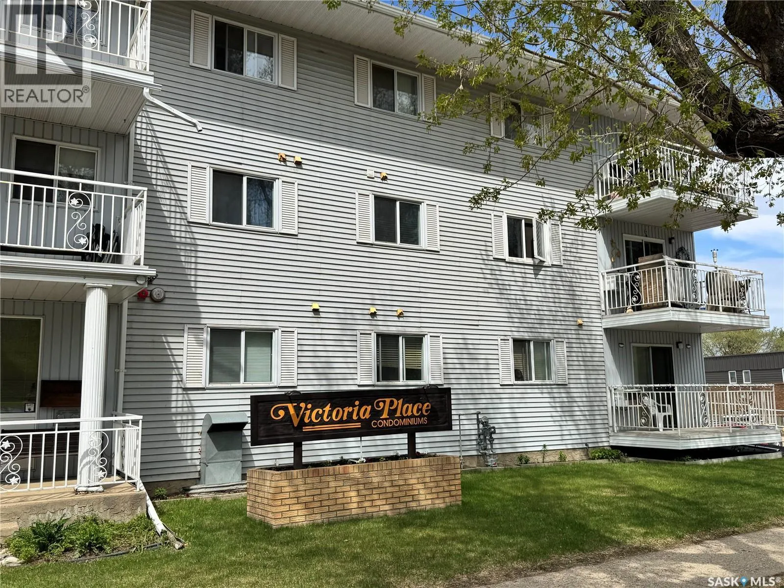 203 66 19th STREET W