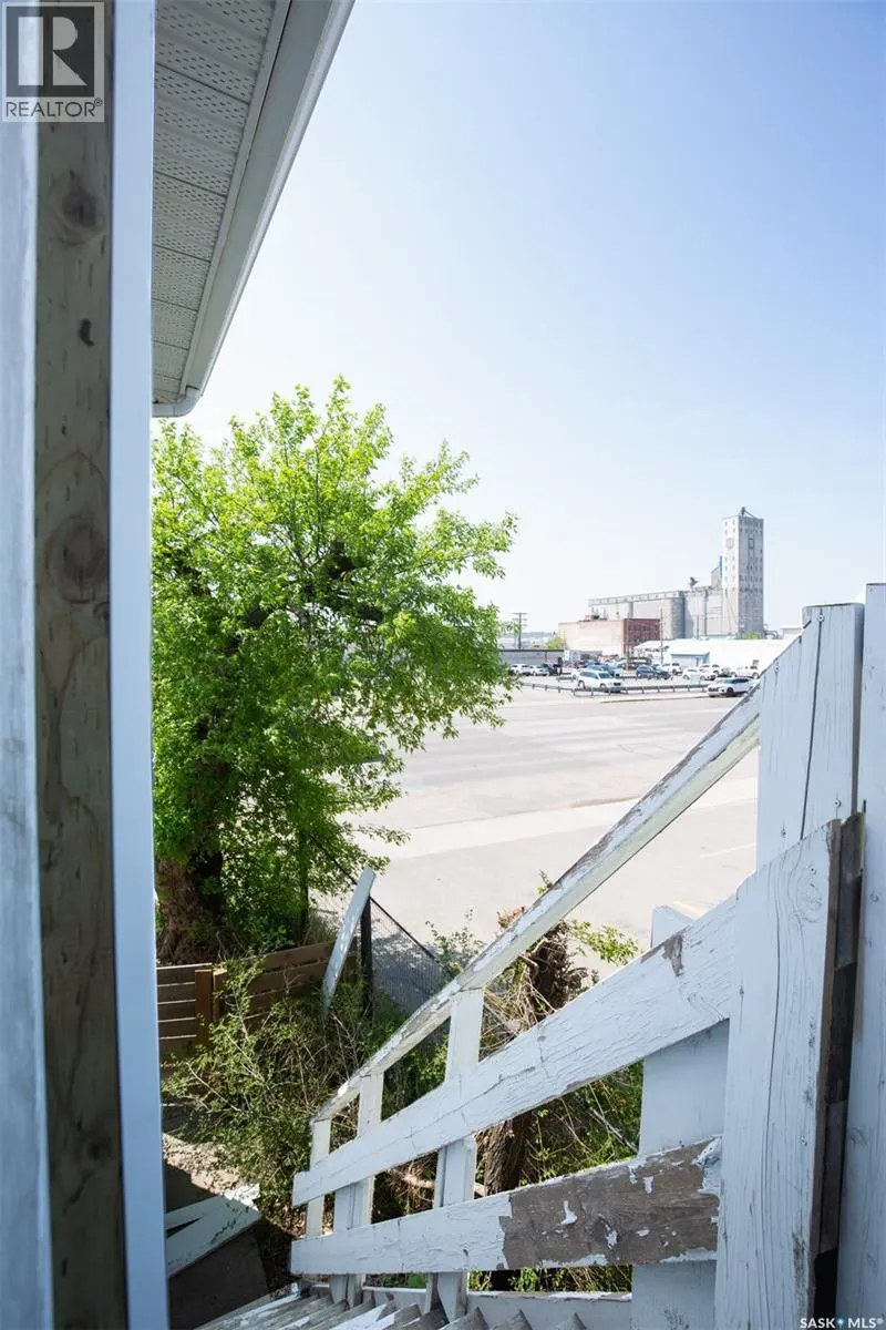 348 High STREET W