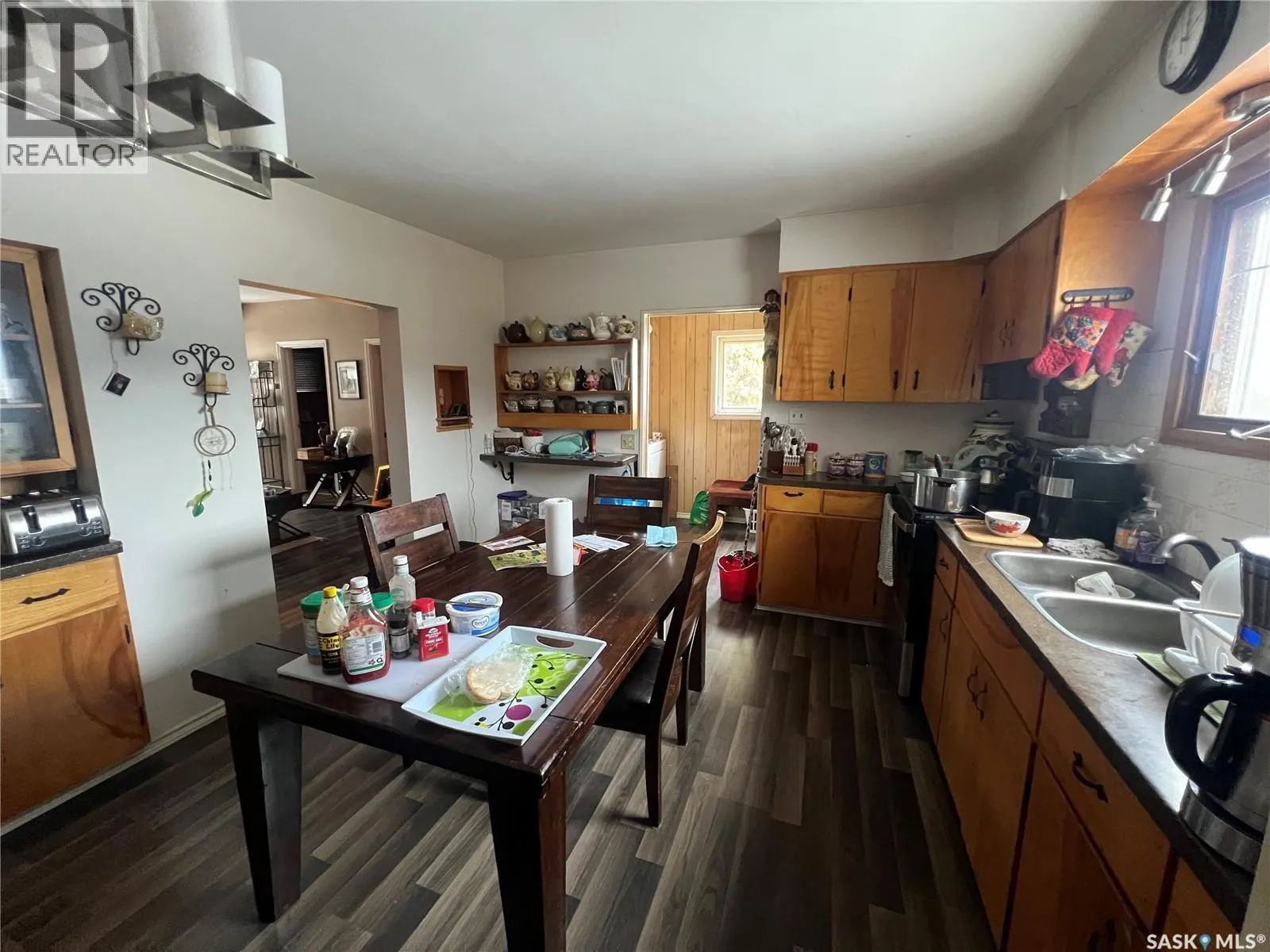 565 15th STREET W