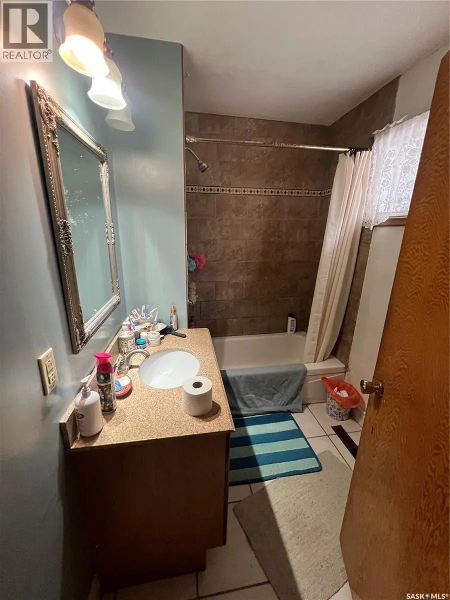 565 15th STREET W