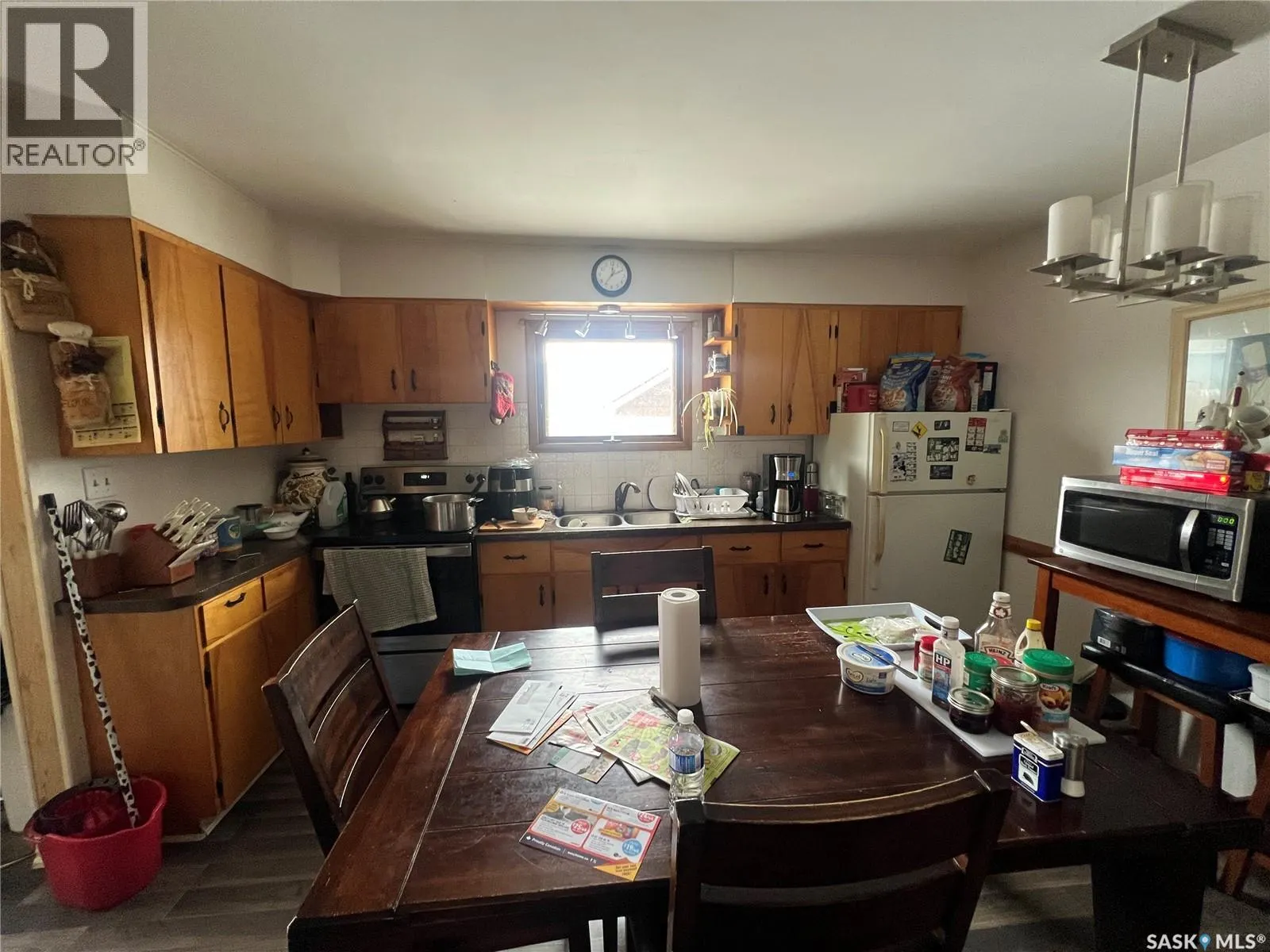 565 15th STREET W