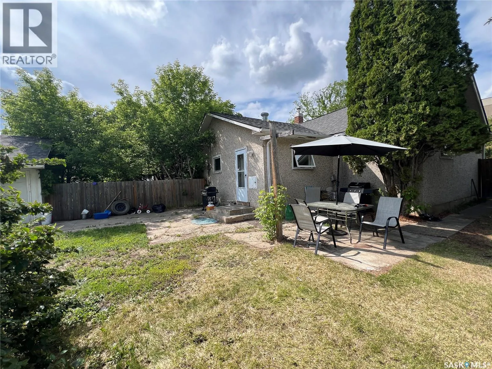 565 15th STREET W