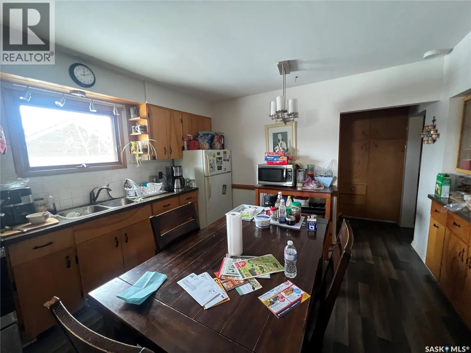 565 15th STREET W
