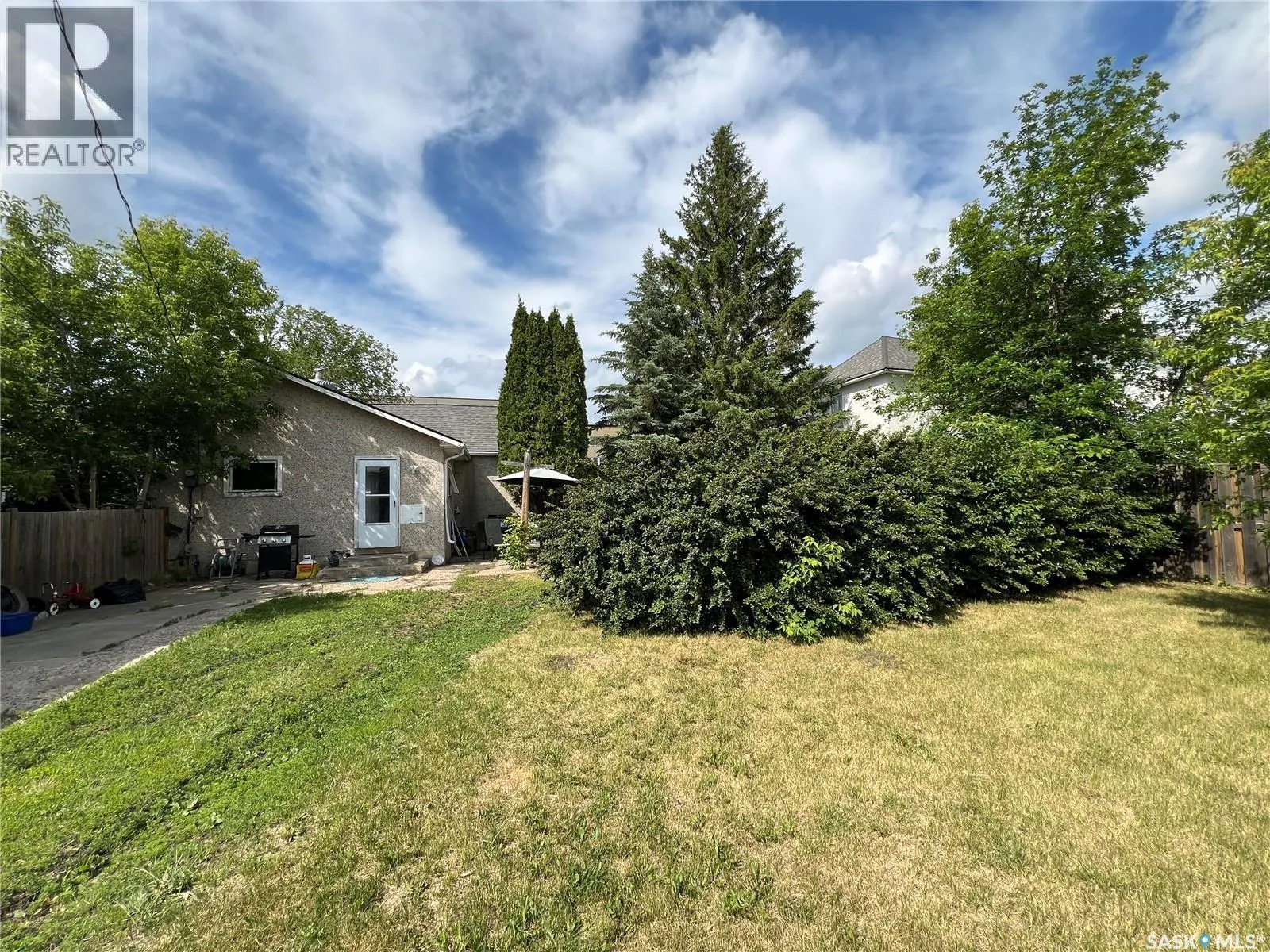 565 15th STREET W