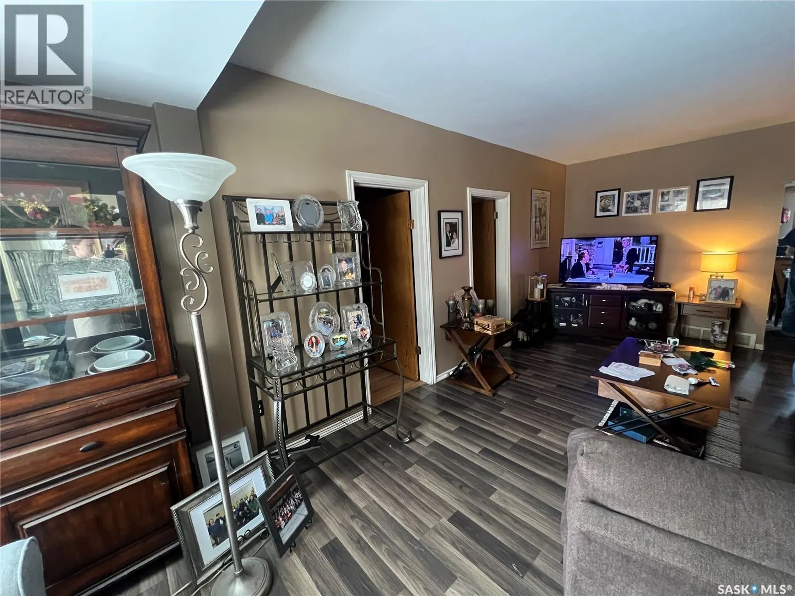 565 15th STREET W